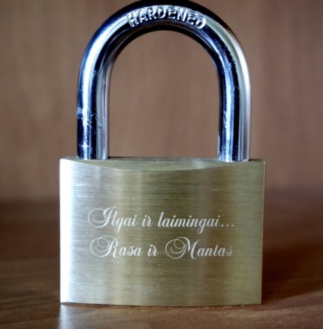 Spyna su graviravimu